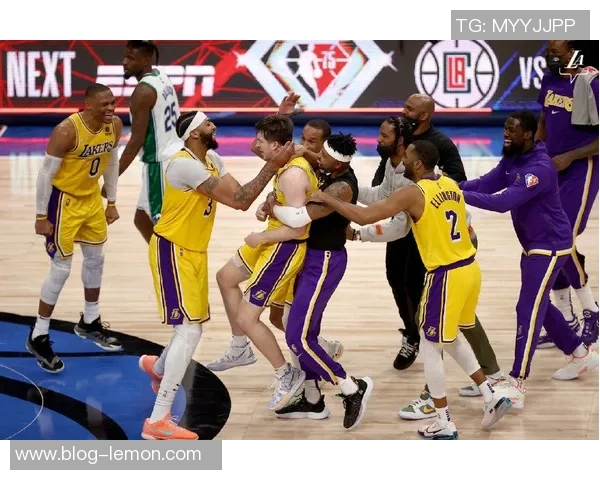 华盛顿奇才与洛杉矶湖人激战正酣谁能在NBA赛场上笑到最后 华盛顿奇才与洛杉矶湖人激战正酣谁能在NBA赛场上笑到最后