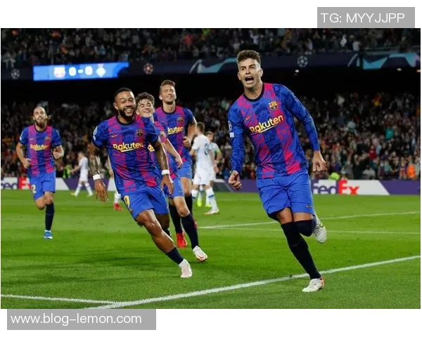 巴萨与巴黎巅峰对决海报展现足球激情与荣耀之战 巴萨与巴黎巅峰对决海报展现足球激情与荣耀之战